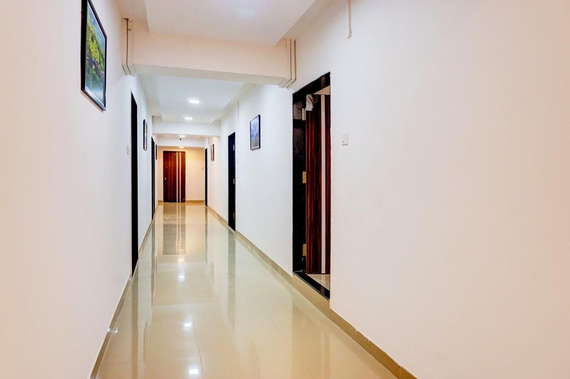 Super Collection O Vardhan Plaza Yerandwane Bagian luar foto