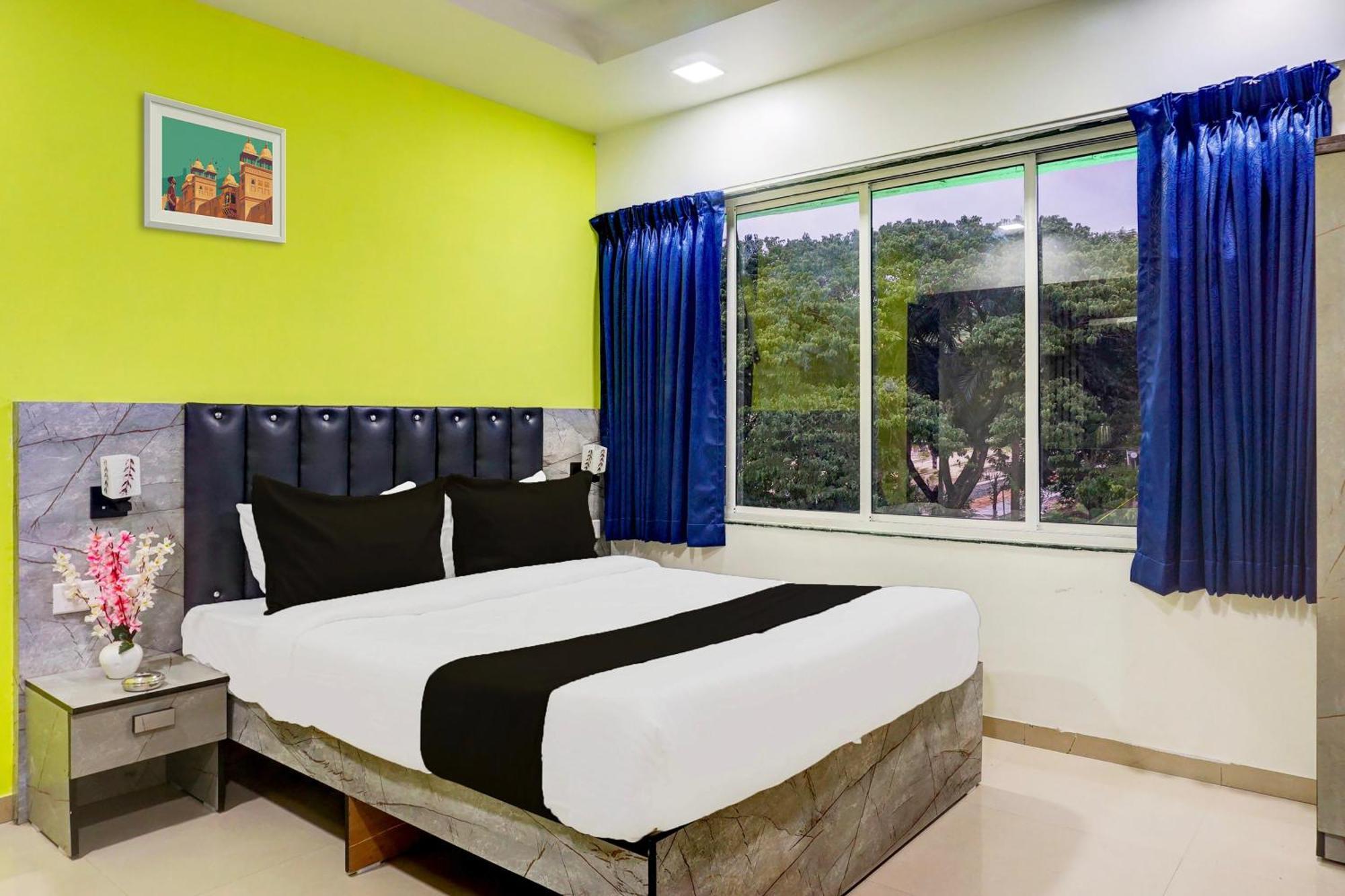 Super Collection O Vardhan Plaza Yerandwane Bagian luar foto