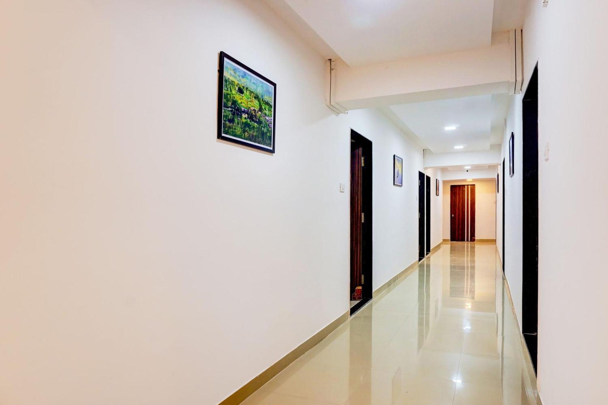 Super Collection O Vardhan Plaza Yerandwane Bagian luar foto